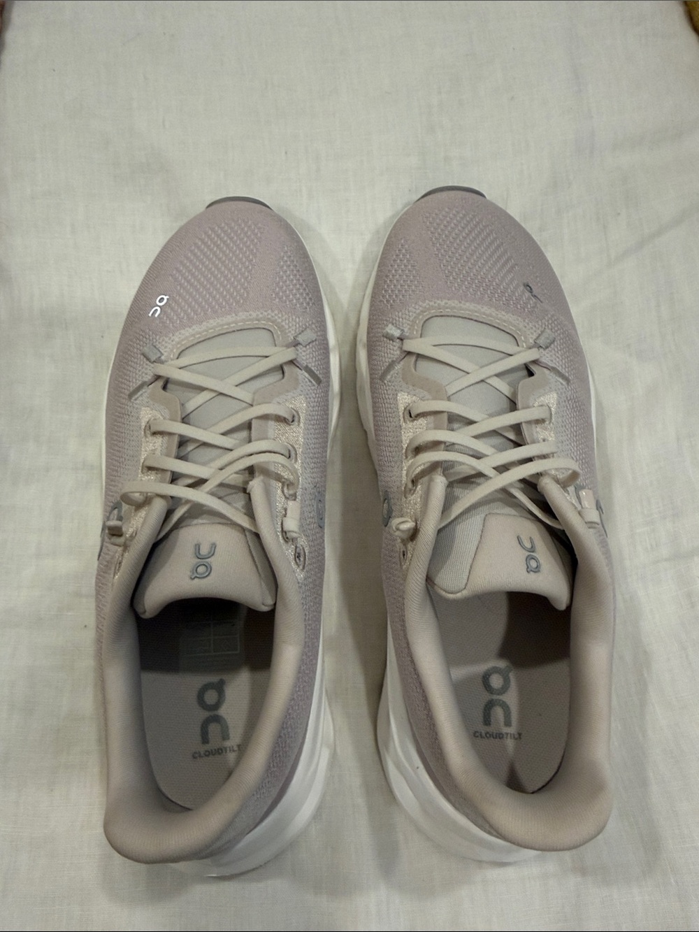 OnCloud women Cloudtilt lavender|white
BESTSELLER
$170 Running Sneakers Sz 9 NEW - Picture 2 of 10